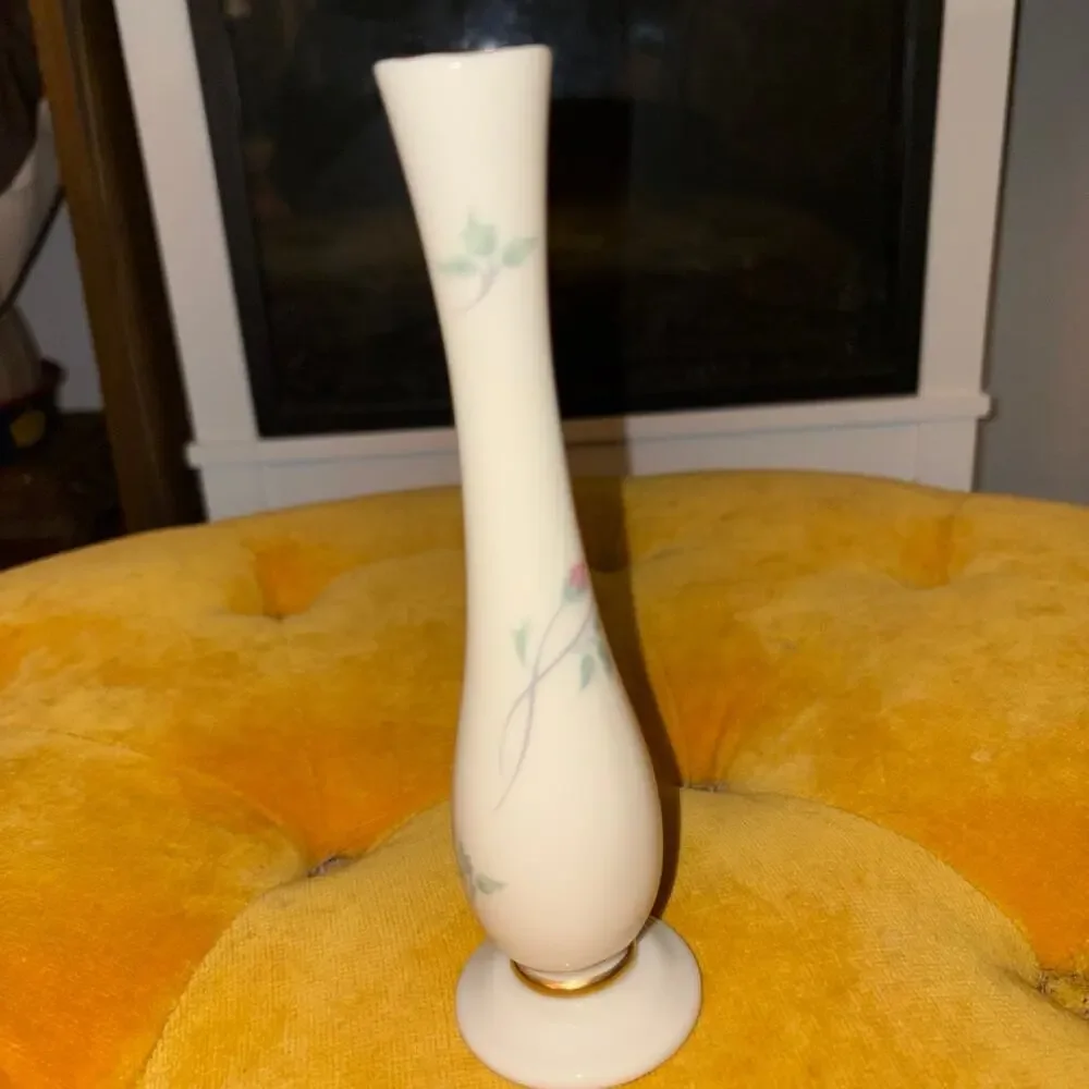 Vintage Lenox Rose Manor Bud Vase Pink Roses Gold Trim 8” USA